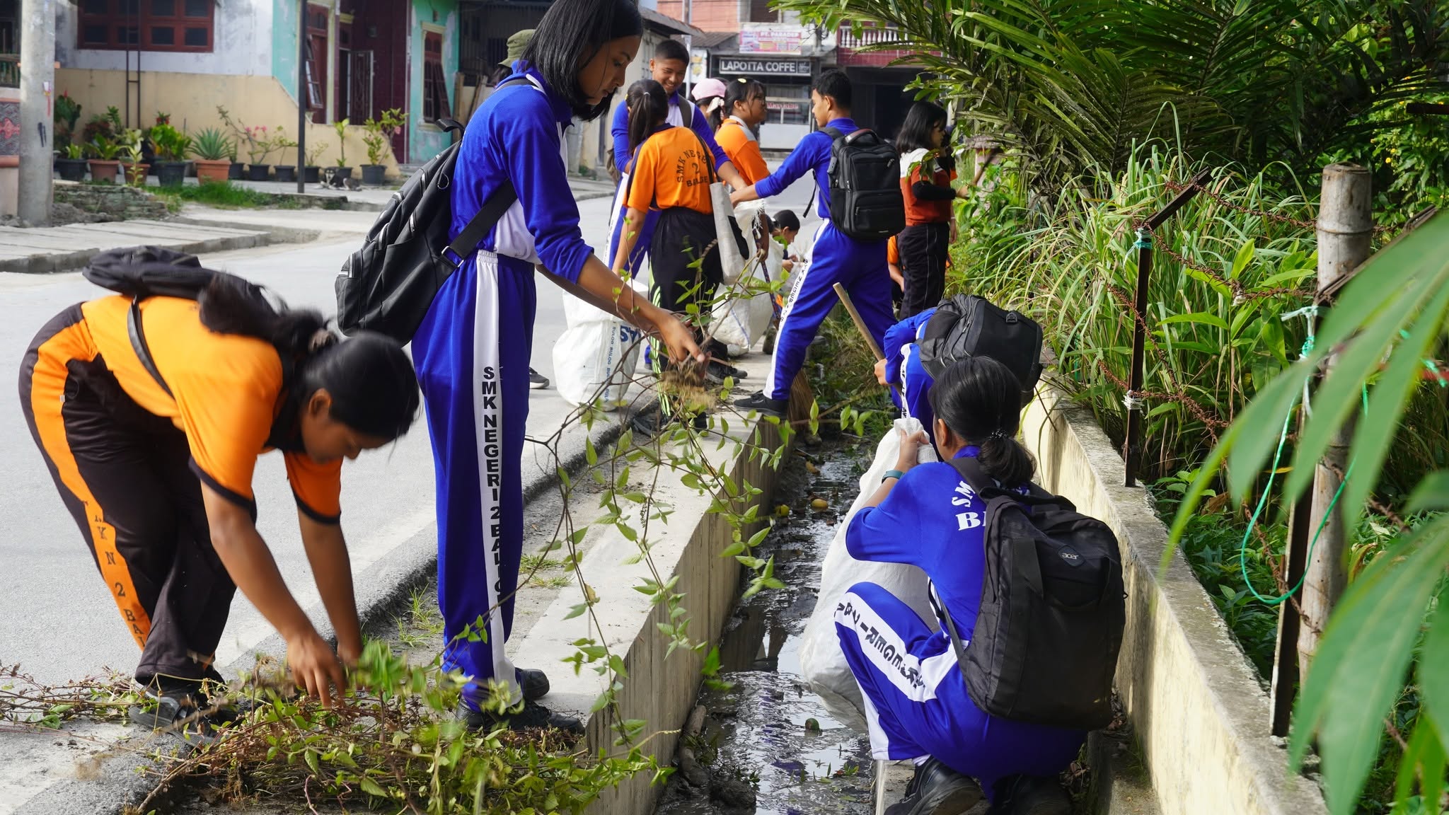 Bergotong royong